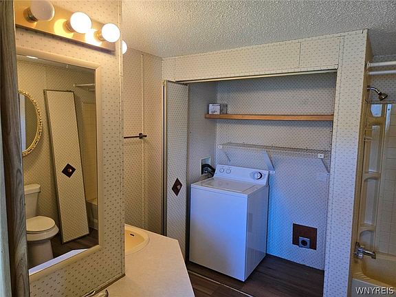 5th image of 12 Parkside Cir