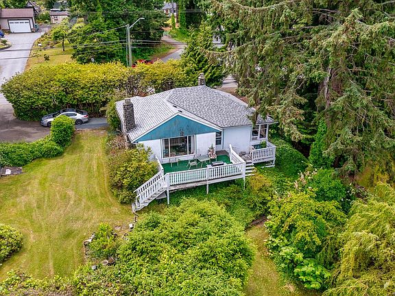 3rd image of 3508 Island Hwy S