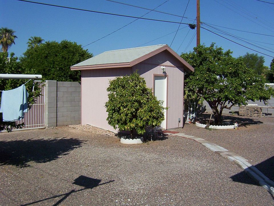 2nd image of 2036 E Balsam Ave