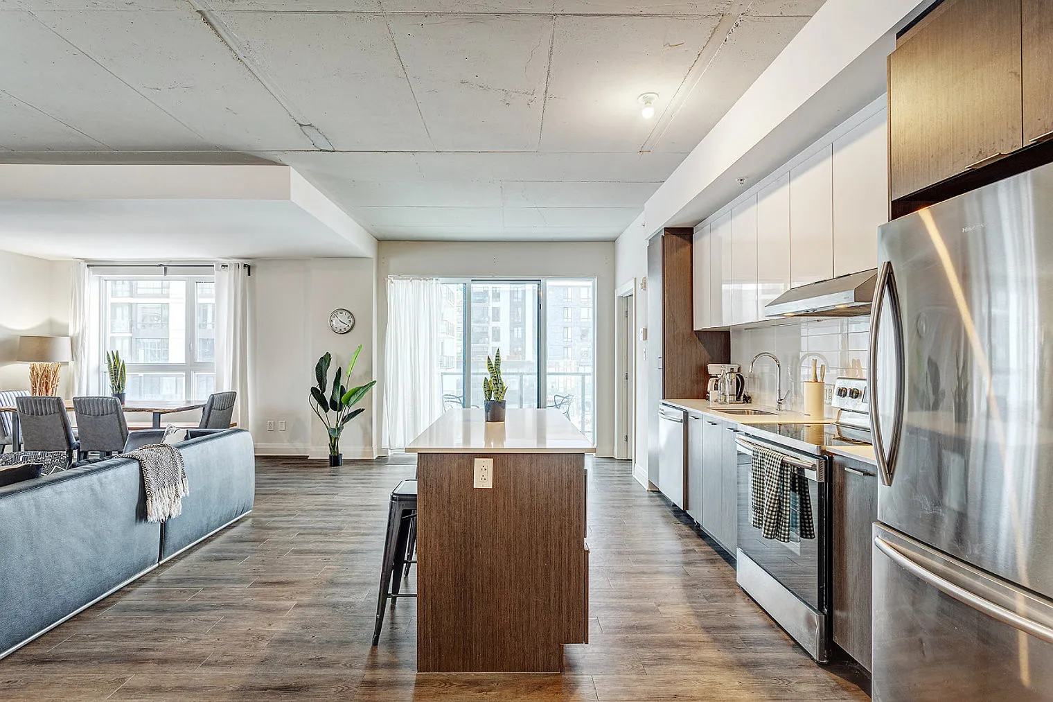 2 bed, 1.0 bath, 893 sqft, $4,800 — Photo 3