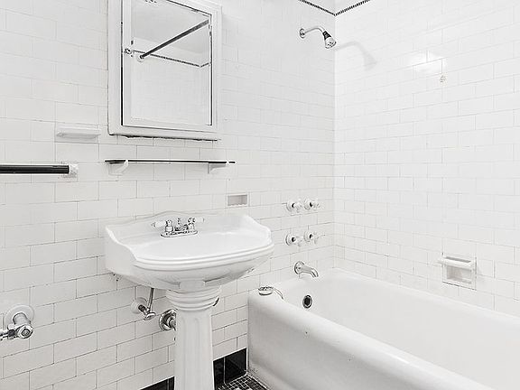 4th image of 101 7th Ave #7B