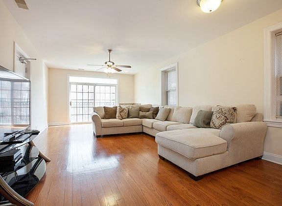 4th image of 4538 S Calumet Ave #E