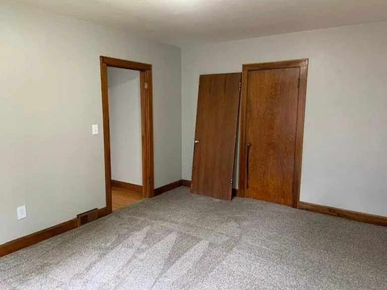 1728 E Locust St — Photo 4