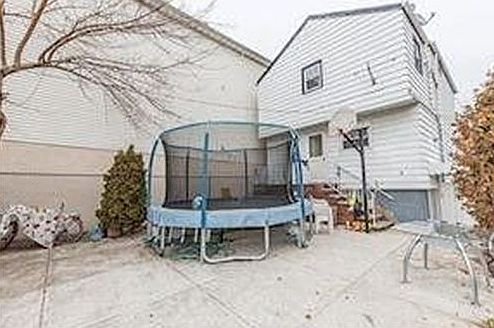 5th image of 79 Waverly St