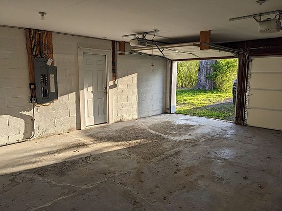 3rd image of 207 Comfort Rd