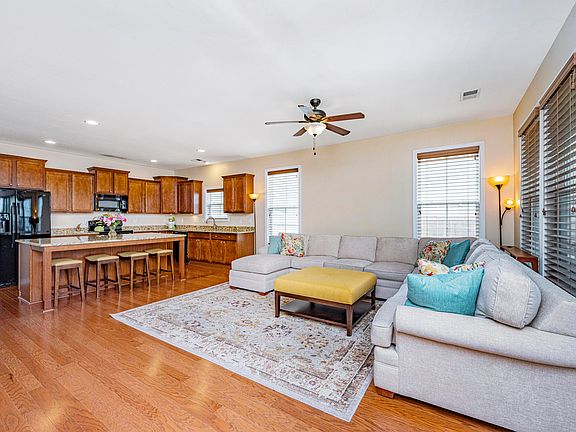 3rd image of 222 Comiskey Park Cir