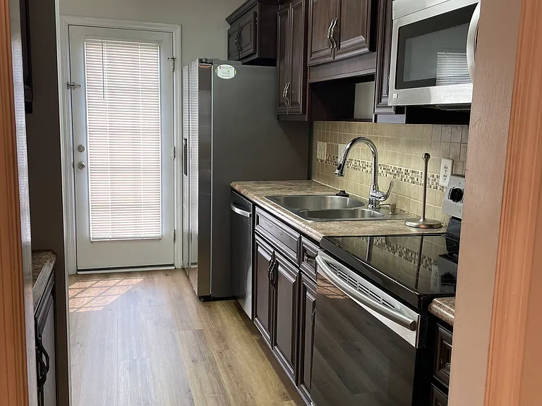 303 Brock Ln — Photo 5