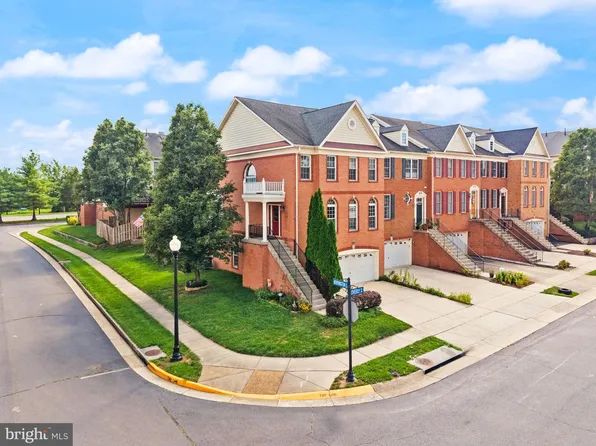42919 Overly Sq, Chantilly, VA 20152