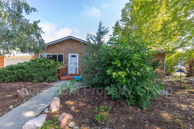 3 bed, 1.0 bath, 984 sqft, $2,440 — Photo 2