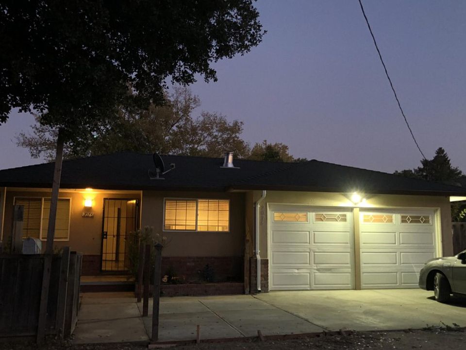 1st image of 2075 Oakwood Dr E
