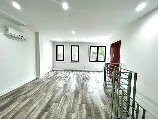 Rented by The InHouse Group | media 3