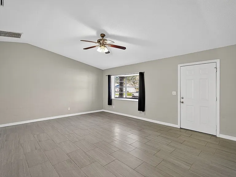 1956 Red Cedar Cir — Photo 4