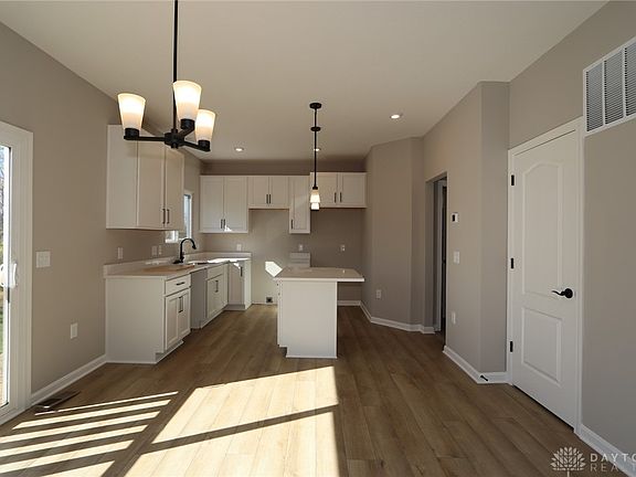 3rd image of 4246 Forestedge St