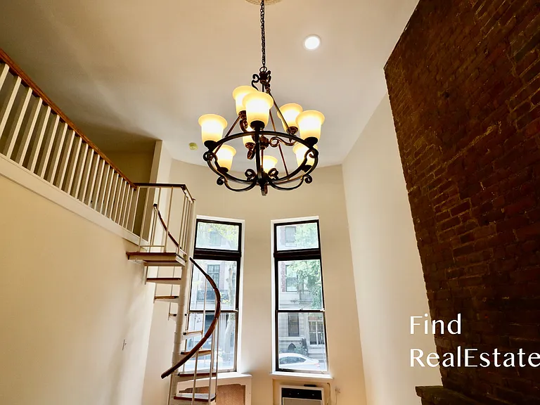39 W 74th St #1A — Photo 2