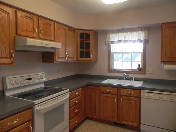 4th image of 42 Berry Patch Dr