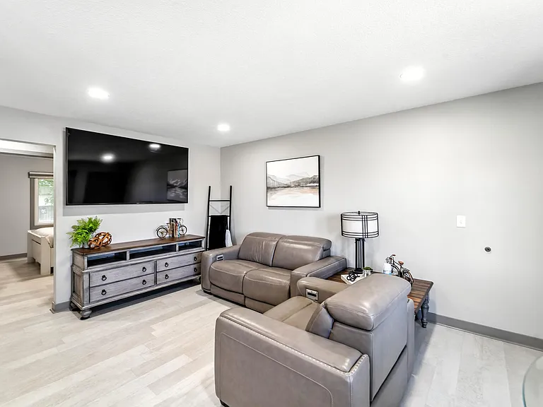 5327 Jennifer Dr — Photo 3