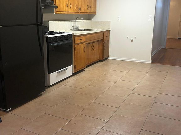 3rd image of 2737 Fenton Ave