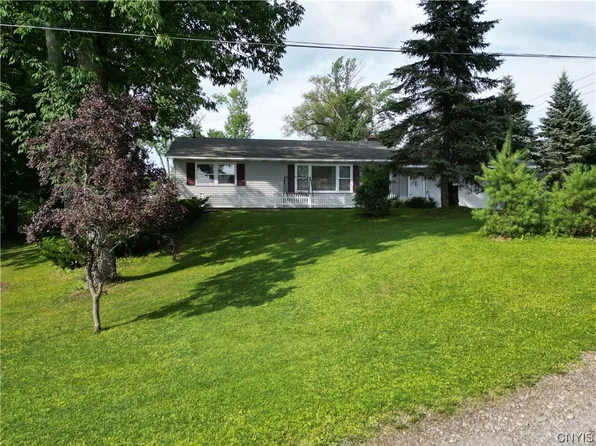 102 W Brook Dr, Richfield Springs, NY 13439