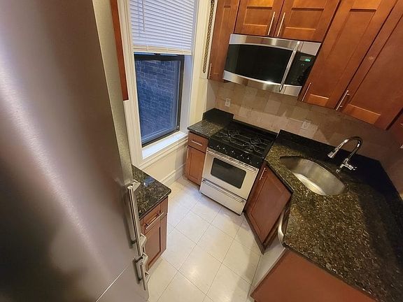 3rd image of 447 E 78th St #5CC