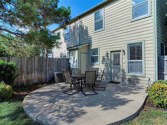 4th image of 10857 Astor Dr
