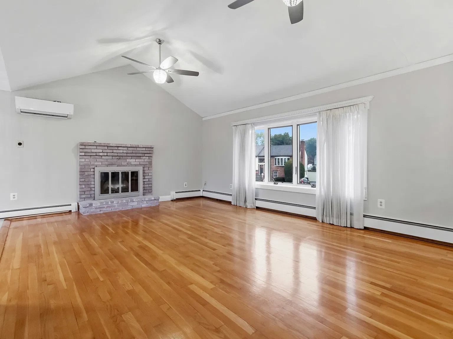 3 bed, 1304 sqft, $3,600 — Photo 3