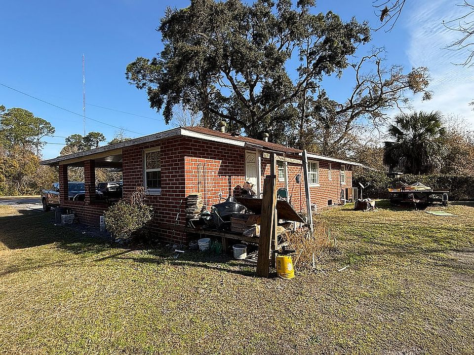 2nd image of 3106 E 3rd St