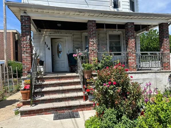 134 Dongan St #2, Staten Island, NY 10310