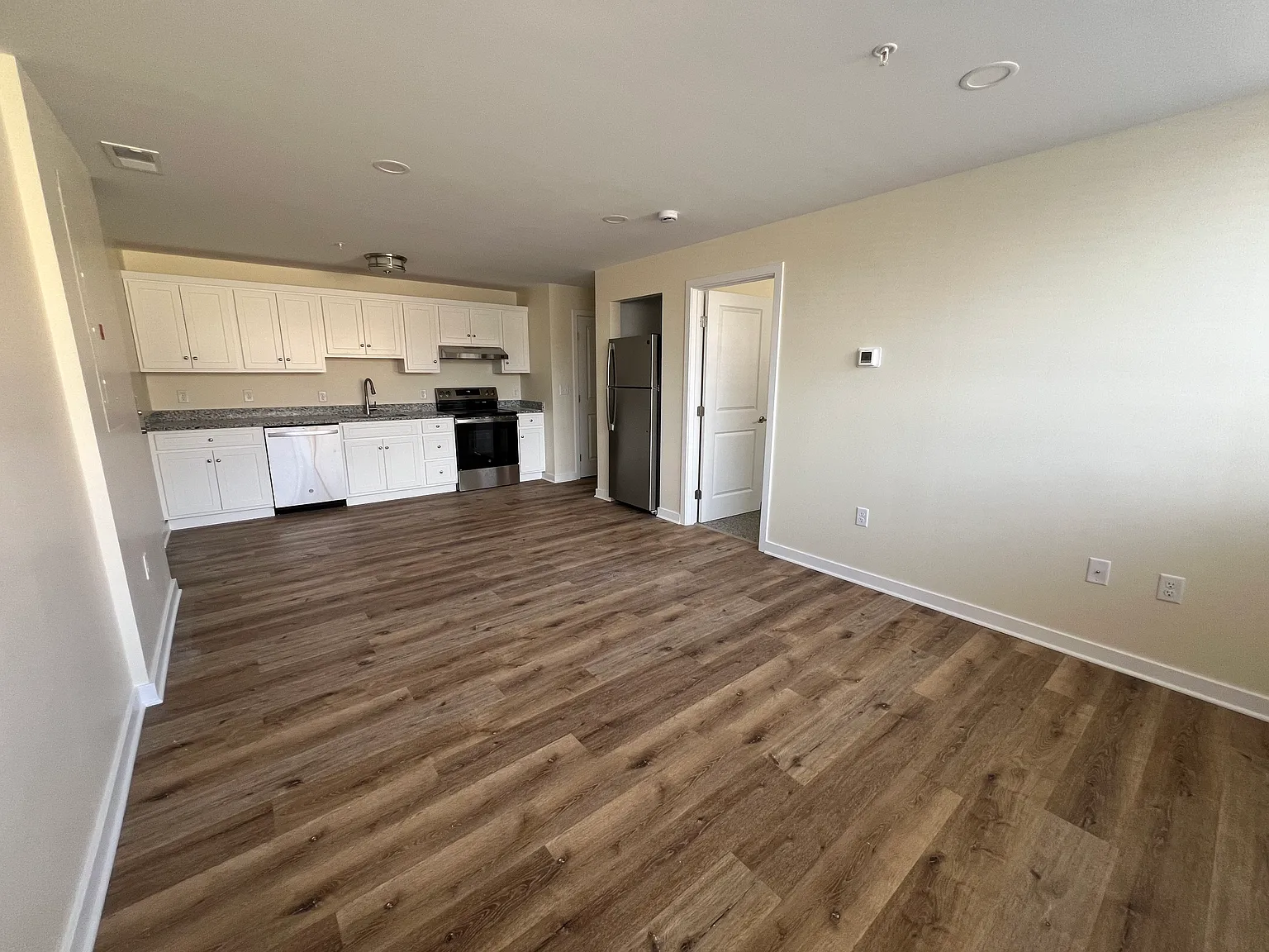 350 Center St — Photo 4