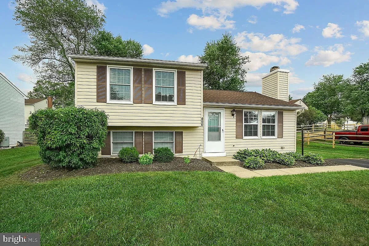 3 bed, 1.5 bath, 1232 sqft, $2,799 — Photo 1