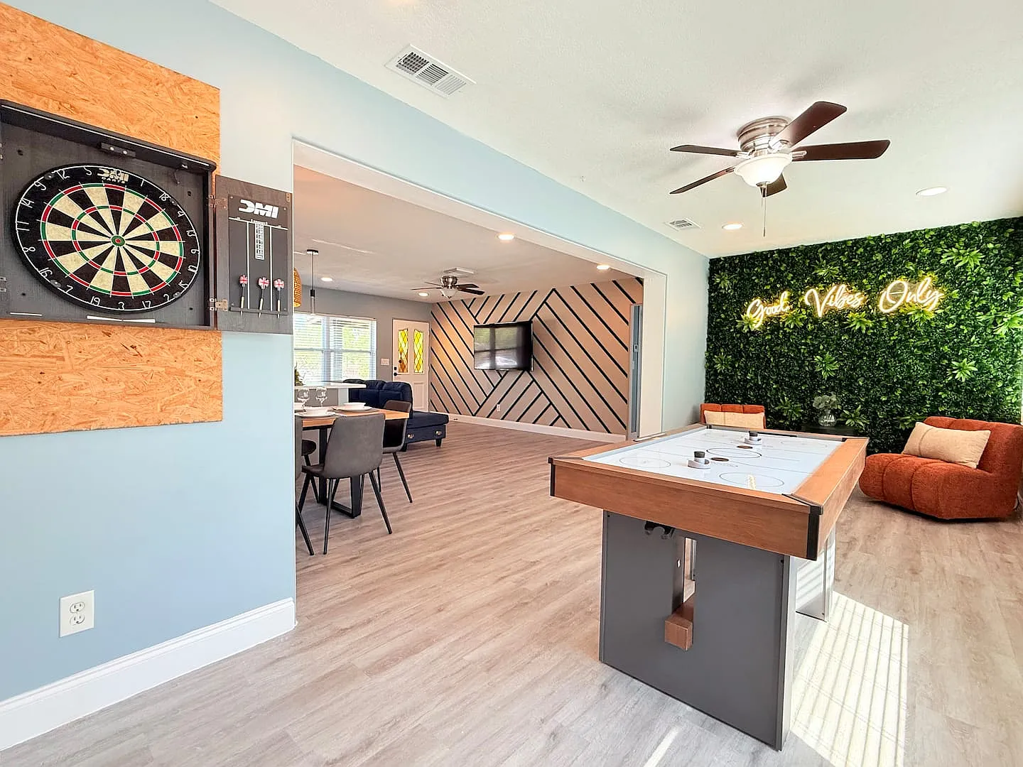 3 bed, $4,833 — Photo 1