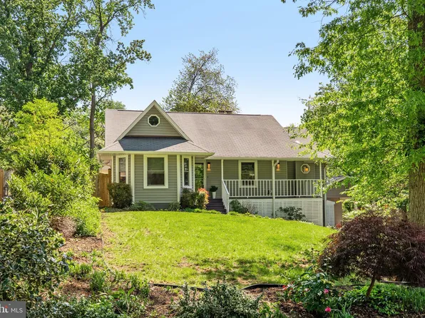 7035 Swain Dr, Alexandria, VA 22306