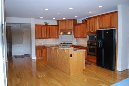 3rd image of 6934 Laurel Ave SE