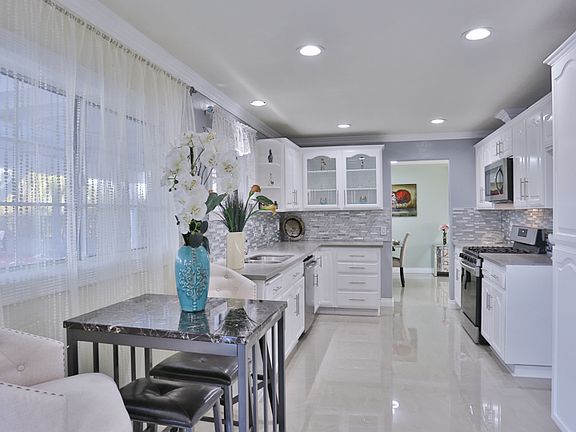3rd image of 19726 Vista Hermosa Dr