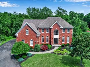 23 Edgewater Dr, Orchard Park, NY 14127