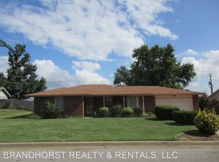 1812 E Ridgeway St, Weatherford, OK 73096