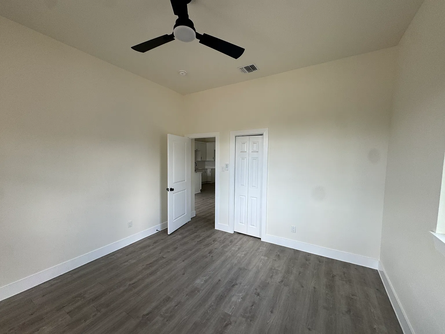 535 Austin St — Photo 3