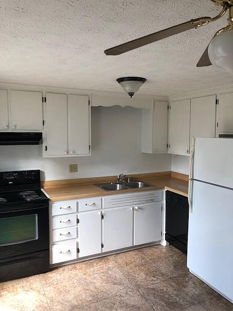 2nd image of 490 Pickett St #D
