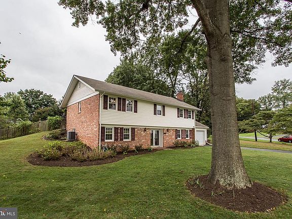 2nd image of 7400 Cliffbourne Ct