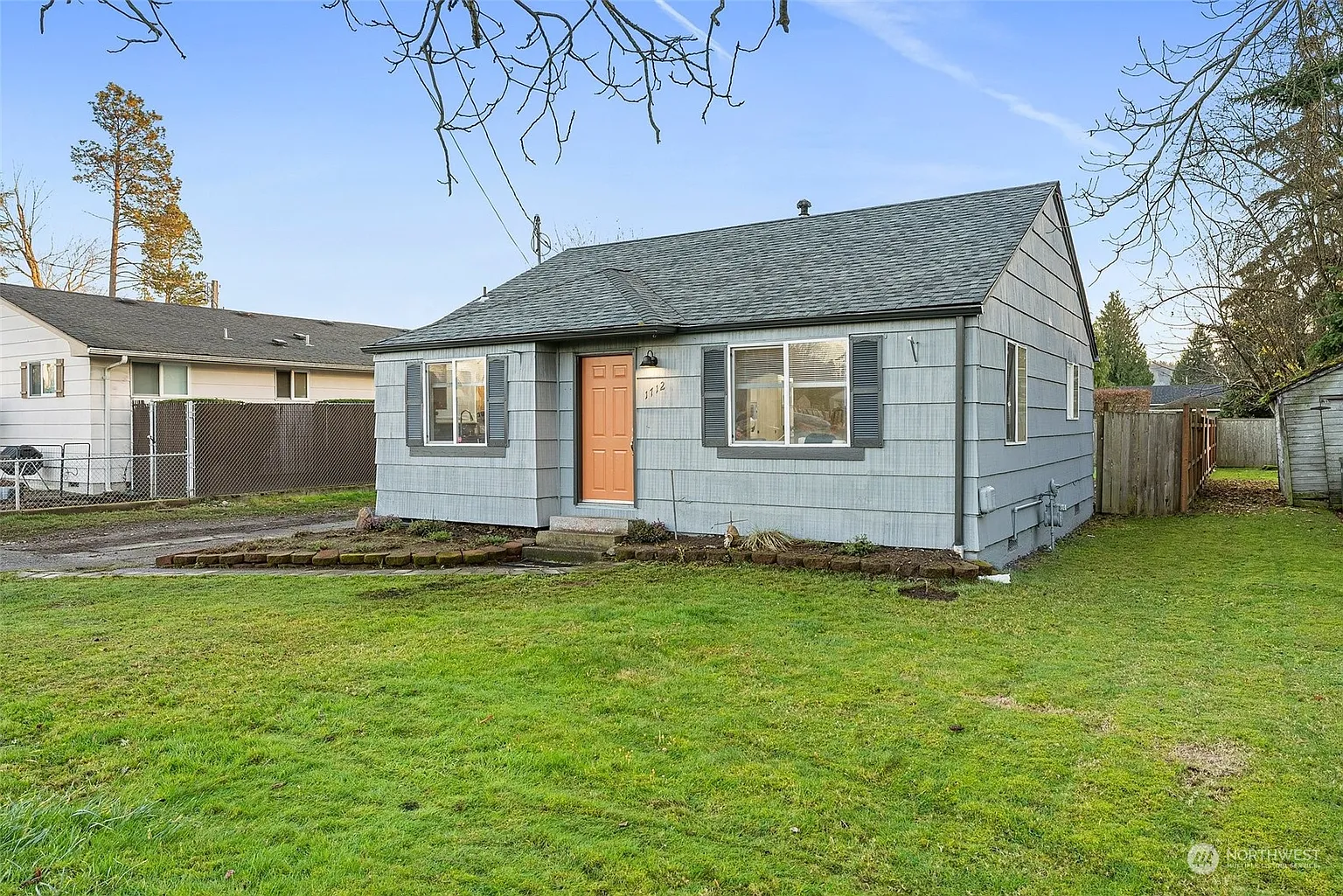 1712 W Pioneer Avenue photo 1