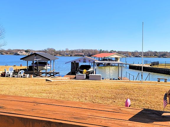 3rd image of 216 Sherwood Shore Dr