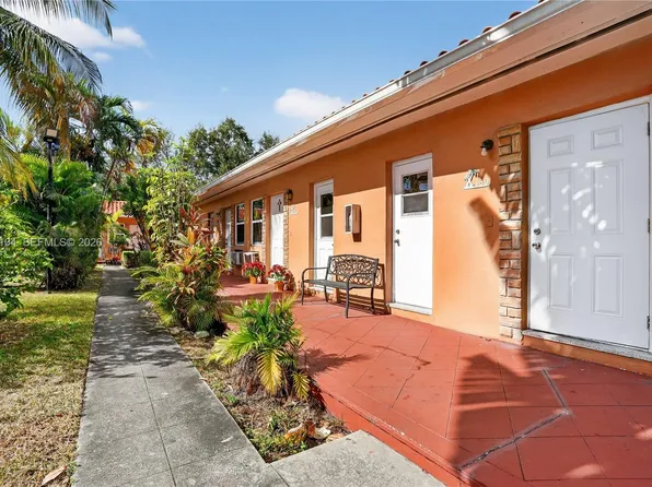 140 SW 30th Ct, Miami, FL