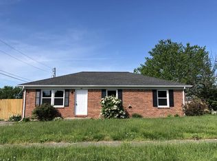100 Charlotte Cir, Nicholasville, KY 40356