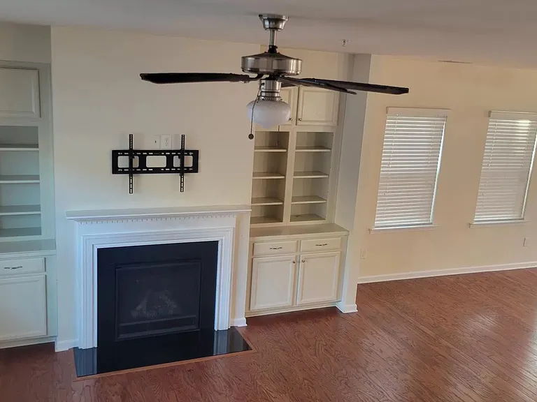 107 Dellbrook Streetunit E — Photo 10