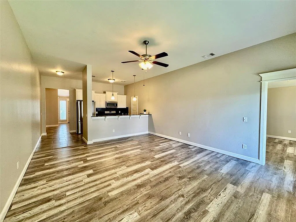 3 bed, 2.0 bath, 1484 sqft, $1,795 — Photo 4