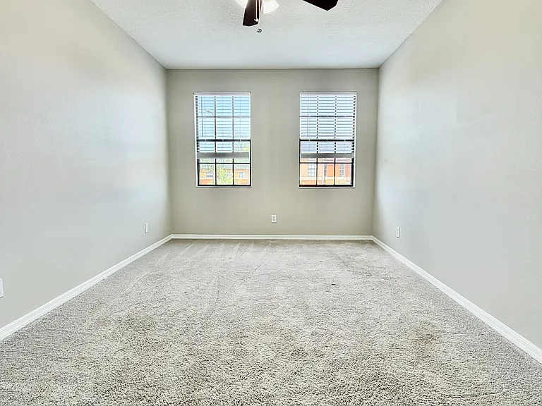 1050 Blackwater Dr #1 — Photo 31