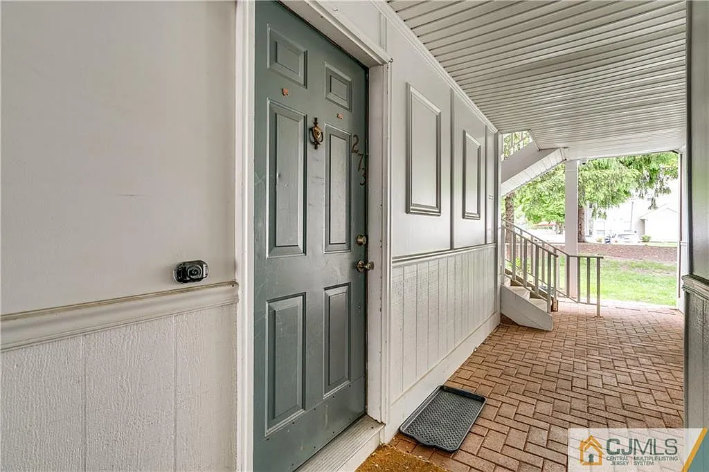 273 Kempsey Dr photo 1
