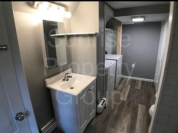 5th image of 194 E Green St #3