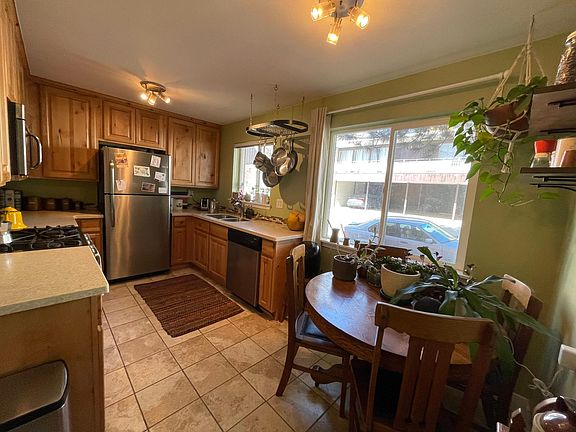 3rd image of 1272 E Alameda Ave #1
