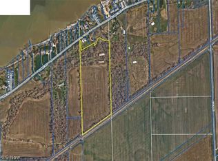 V L Lake Rd, Vermilion, OH 44089