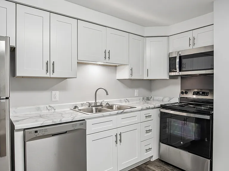 Roberts Park Apartments — Photo 31